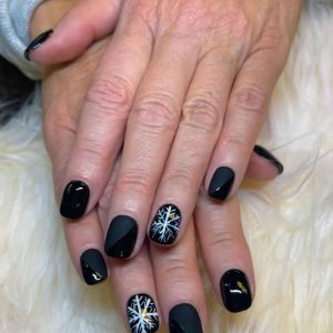 snowflake-nail-art-sioux-falls
